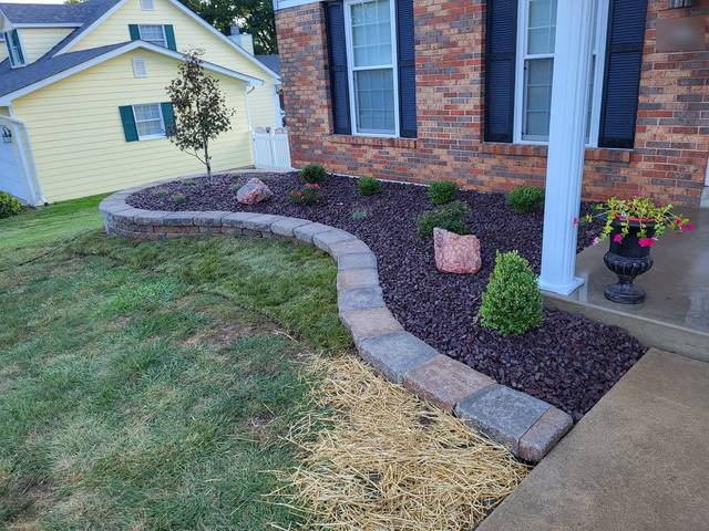 Front bed wall curving to the porch
