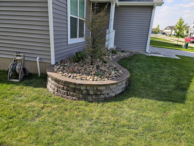 Raised round bed at the corner of the house